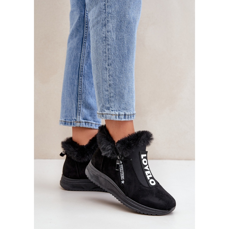 Chaussures de sport isolées noires pour femmes 1