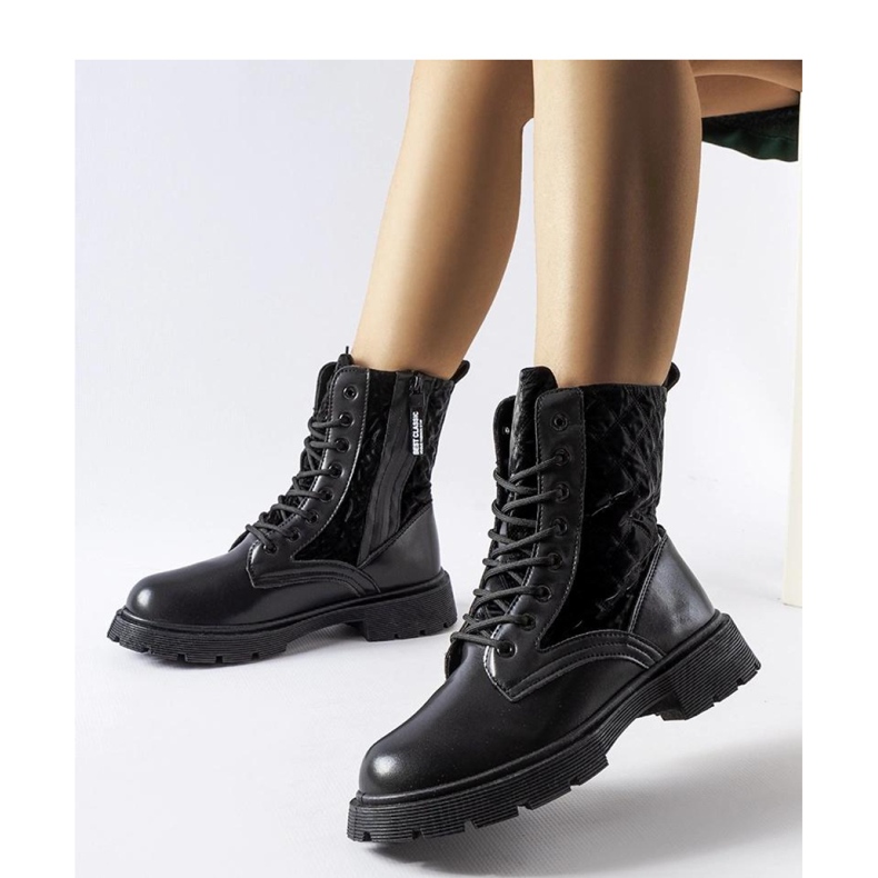 Bottines noires ornées du matelassage Jalbert - Solea 1