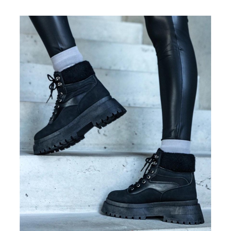 Baskets noires à semelle épaisse et fourrure de Best - Solea le noir 1