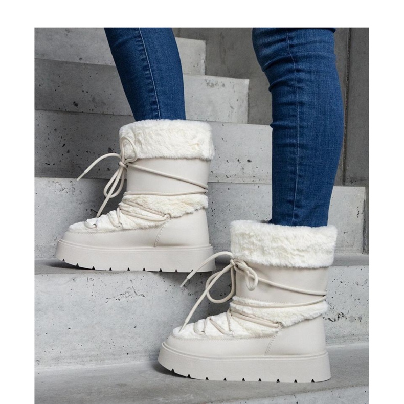 Snow boots isolées à lacets beige clair ornées de fourrure par Istiss - Solea 1 Snow boots isolées à lacets beige clair ornées de fourrure par Istiss - Solea 1