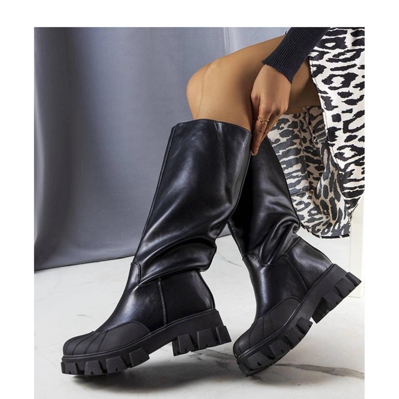 Boots femme noires à semelle épaisse, cuissardes en cuir, Vasin - Solea le noir 1