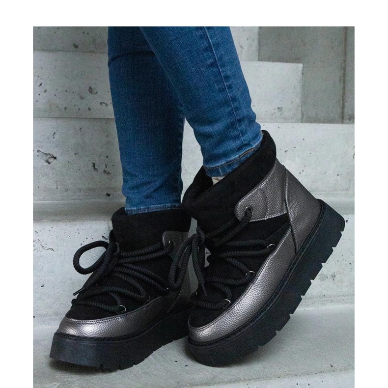 Bottes de neige à plateforme noires isolées avec de la fourrure Sapphi - Solea le noir 1 Bottes de neige à plateforme noires isolées avec de la fourrure Sapphi - Solea le noir 1