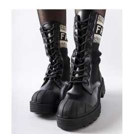 Boots chaussettes noires avec inscription Daria - Solea blanche le noir 1 Boots chaussettes noires avec inscription Daria - Solea blanche le noir 1