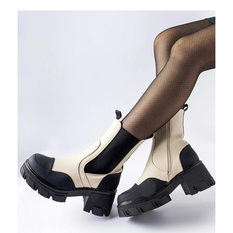 Bottines slip-on massives beiges et noires par Mafalda - Solea 1