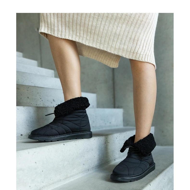 Bottes de neige isolées noires à revers Caellita - Solea le noir 1 Bottes de neige isolées noires à revers Caellita - Solea le noir 1