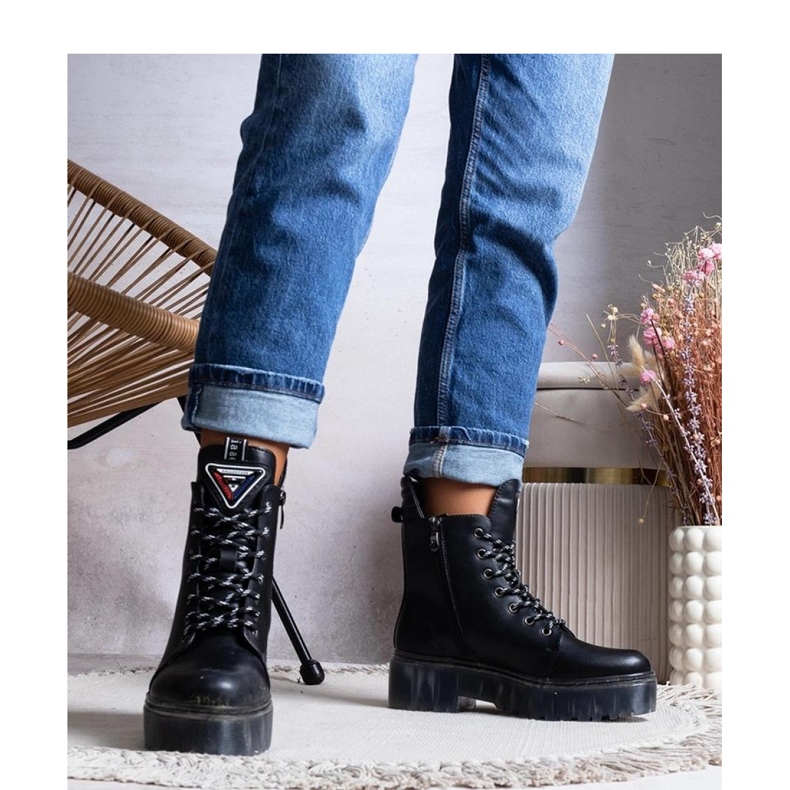 Boots noires, cuir naturel 2