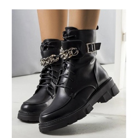 Bottes de randonnée noires isolées le noir 1