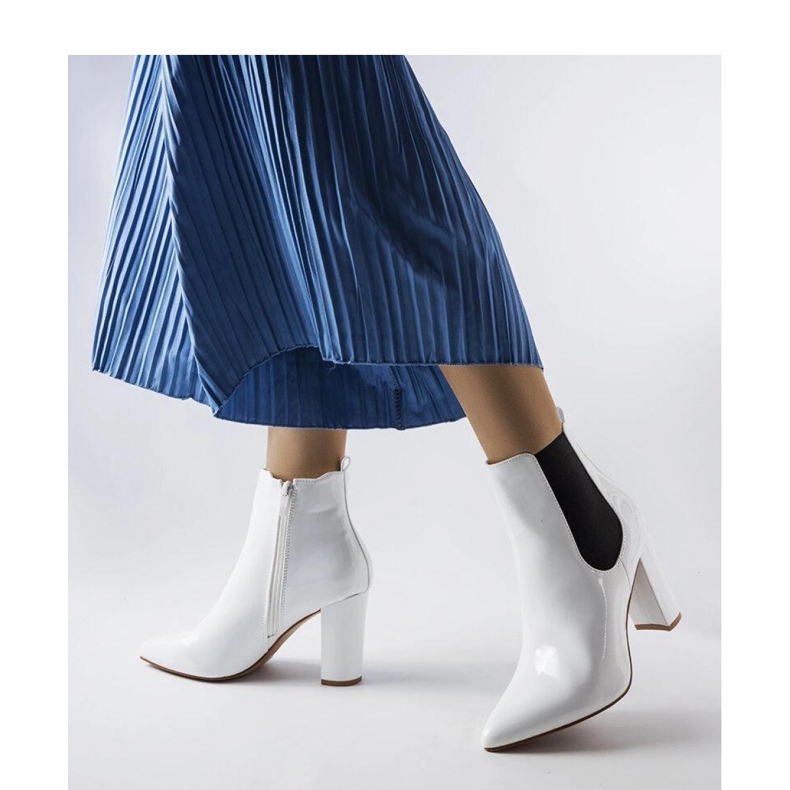 Bottines vernies blanches avec fermeture éclair 1 Bottines vernies blanches avec fermeture éclair 1