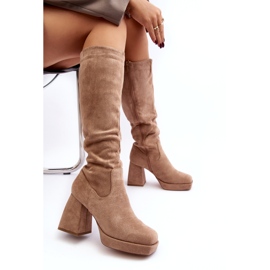 Ideal Shoes Bottes isolées beige des femmes 5