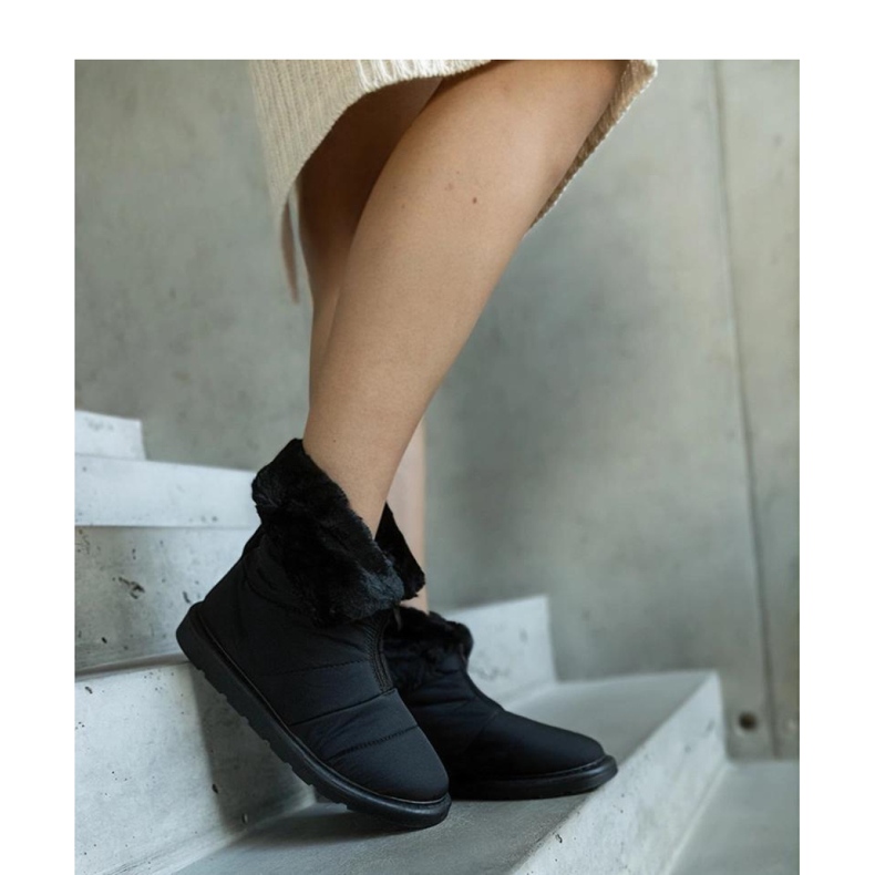 Bottes de neige isolées noires avec col le noir 1