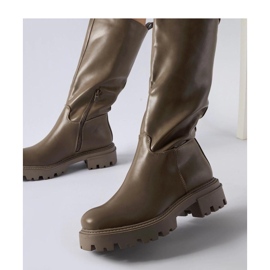 Bottines plates isolées marron brun 1