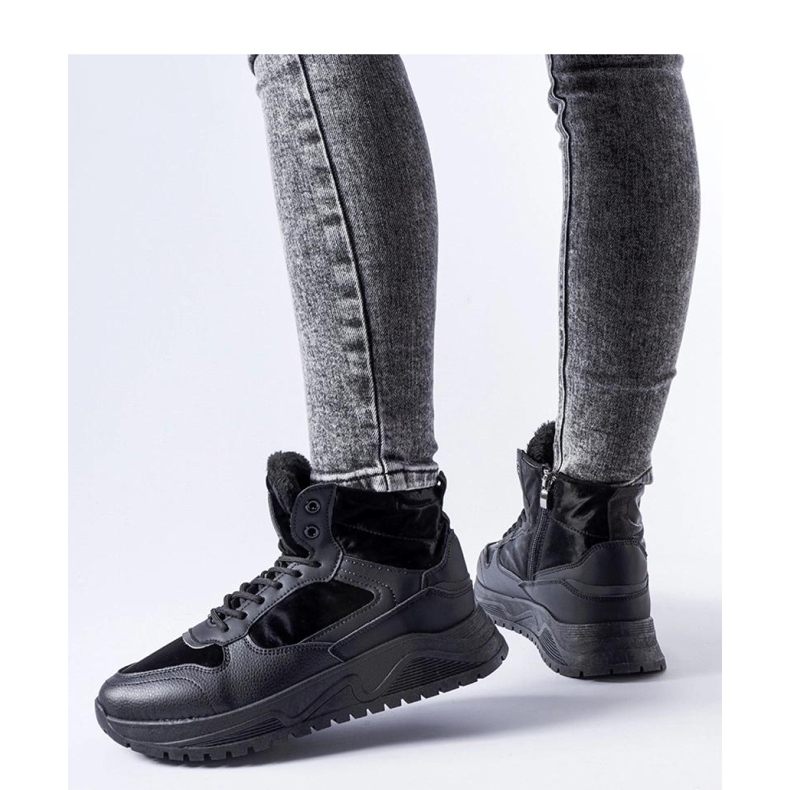 Baskets montantes isolées noires par Malles - Solea 1