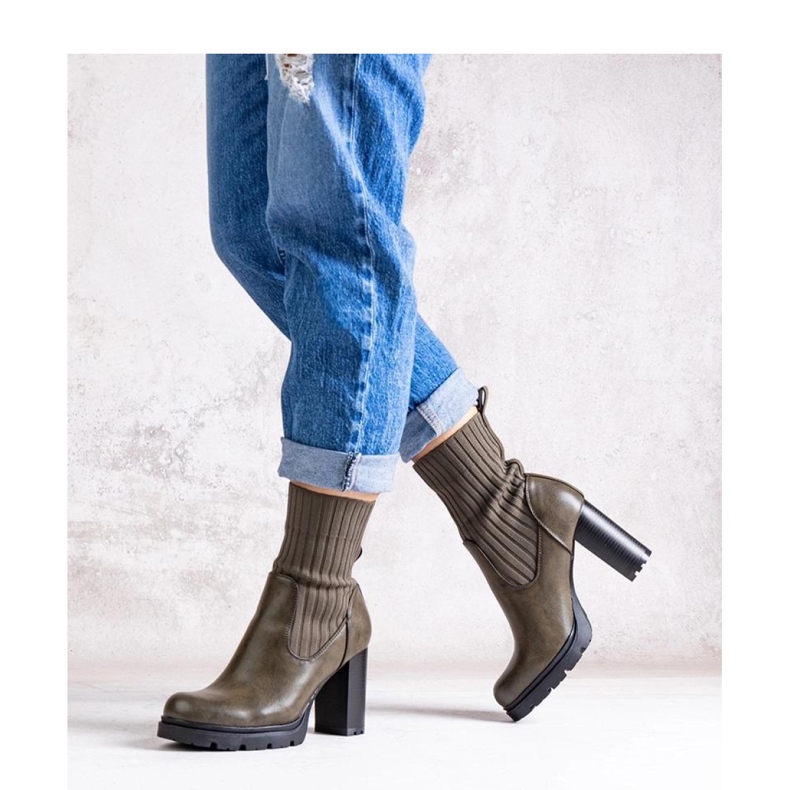 Bottines vertes en cuir écologique 1