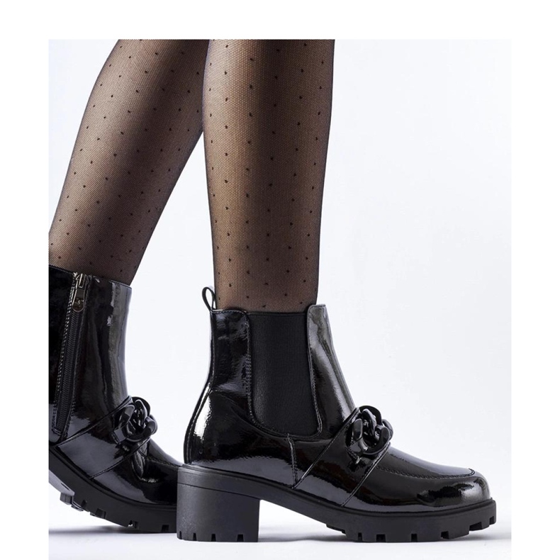 Bottines isolées en cuir verni noir avec boucle 1