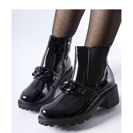 Bottines isolées en cuir verni noir avec boucle le noir 2