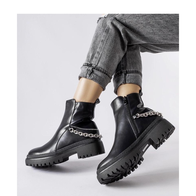 Bottines noires avec chaîne 1