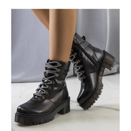 Bottines noires à liseré décoratif 1