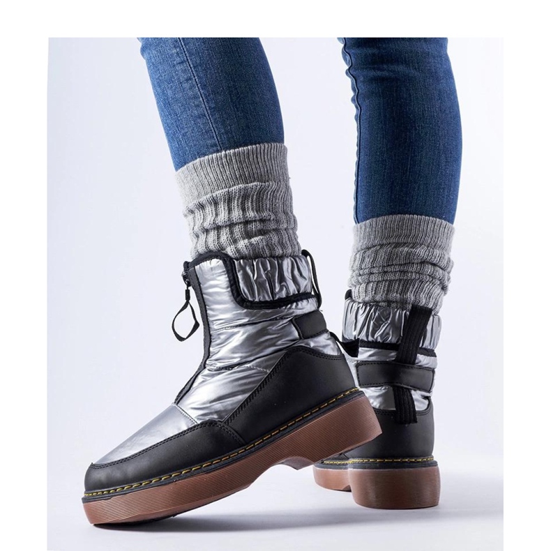 Bottes de neige isolées grises avec fermeture éclair noir 1