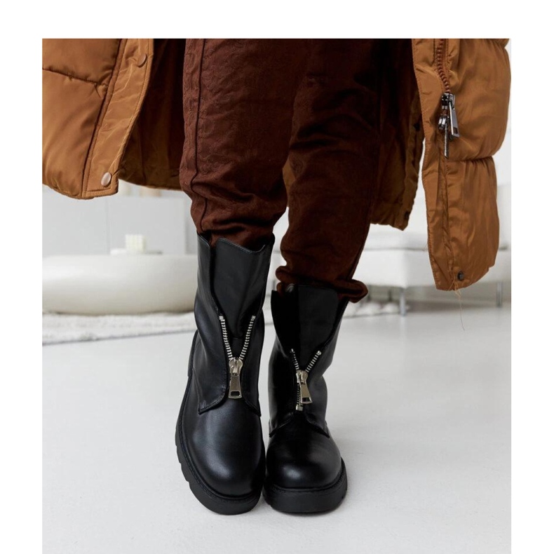 Bottines isolées noires avec fermeture éclair 1