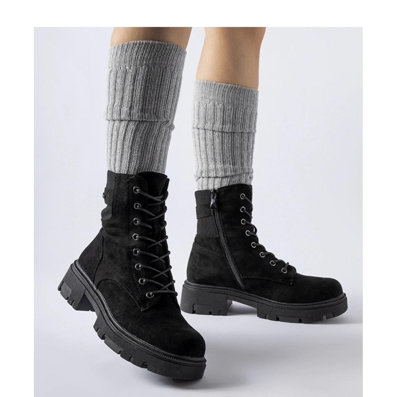 Boots noires en éco-daim légèrement isolées 1