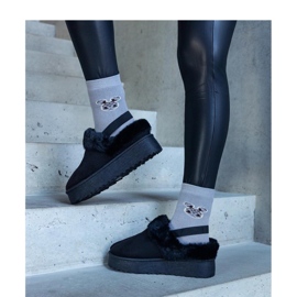 Chaussons plateforme noirs ornés de fourrure et avec un élastique au talon le noir 1 Chaussons plateforme noirs ornés de fourrure et avec un élastique au talon le noir 1