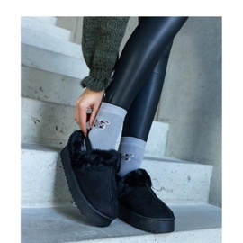 Chaussons plateforme noirs ornés de fourrure et avec un élastique au talon le noir 2 Chaussons plateforme noirs ornés de fourrure et avec un élastique au talon le noir 2