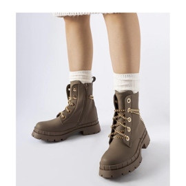 Bottes marron avec une chaîne brun 1