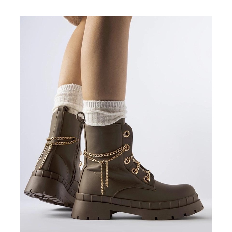 Bottes marron avec une chaîne brun 2