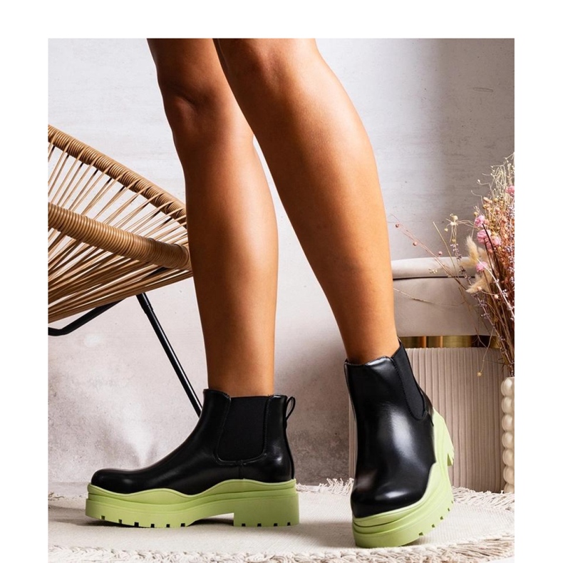 Bottines noires sur plateforme verte le noir 1 Bottines noires sur plateforme verte le noir 1