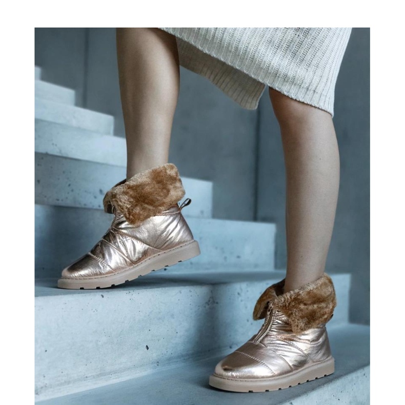 Bottes de neige isolées dorées avec col 1