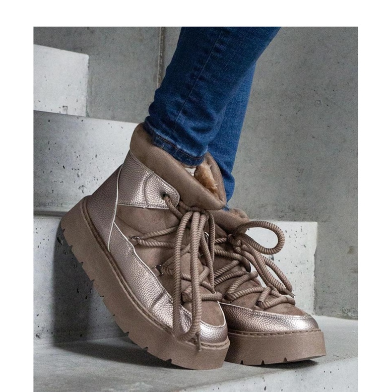 Bottes de neige à plateforme isolées avec de la fourrure beige 2 Bottes de neige à plateforme isolées avec de la fourrure beige 2