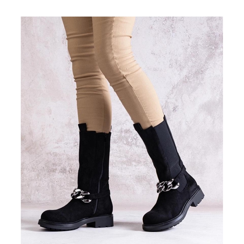 Bottines femme noires ornées d'une chaîne le noir 1