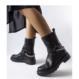 Boots noires ajourées avec une chaîne le noir 1