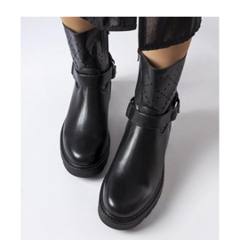 Boots noires ajourées avec une chaîne le noir 2