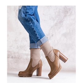Bottines beige foncé en cuir écologique 1