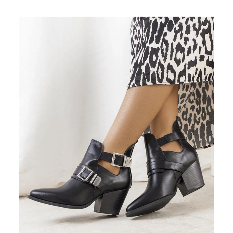 Bottines femme noires avec découpe le noir 1