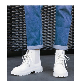 Chaussures de randonnée isolées beige clair 1