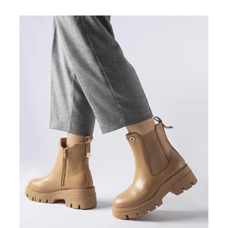 Bottines décoratives isolées beiges 1