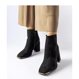 Bottines en daim noir sur le montant le noir 1