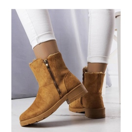 Bottes isolées marron brun 3
