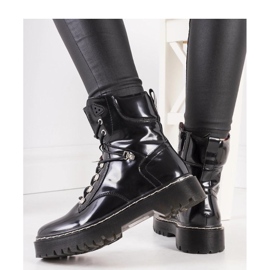 Bottes vernies noires 1