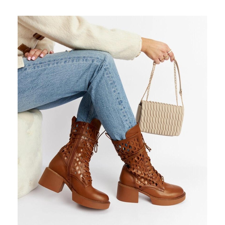 Bottines marron ajourées à talons hauts brun 1