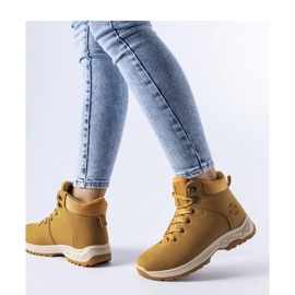 News Bottes isolées caramel brun 1 News Bottes isolées caramel brun 1