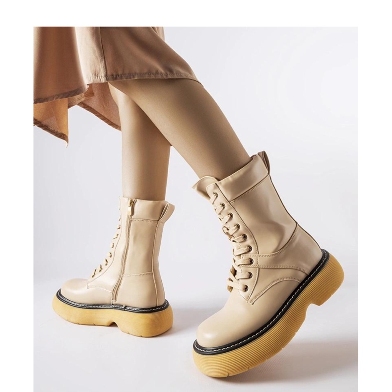 Travailleurs de plateforme isolée beige 1 Travailleurs de plateforme isolée beige 1