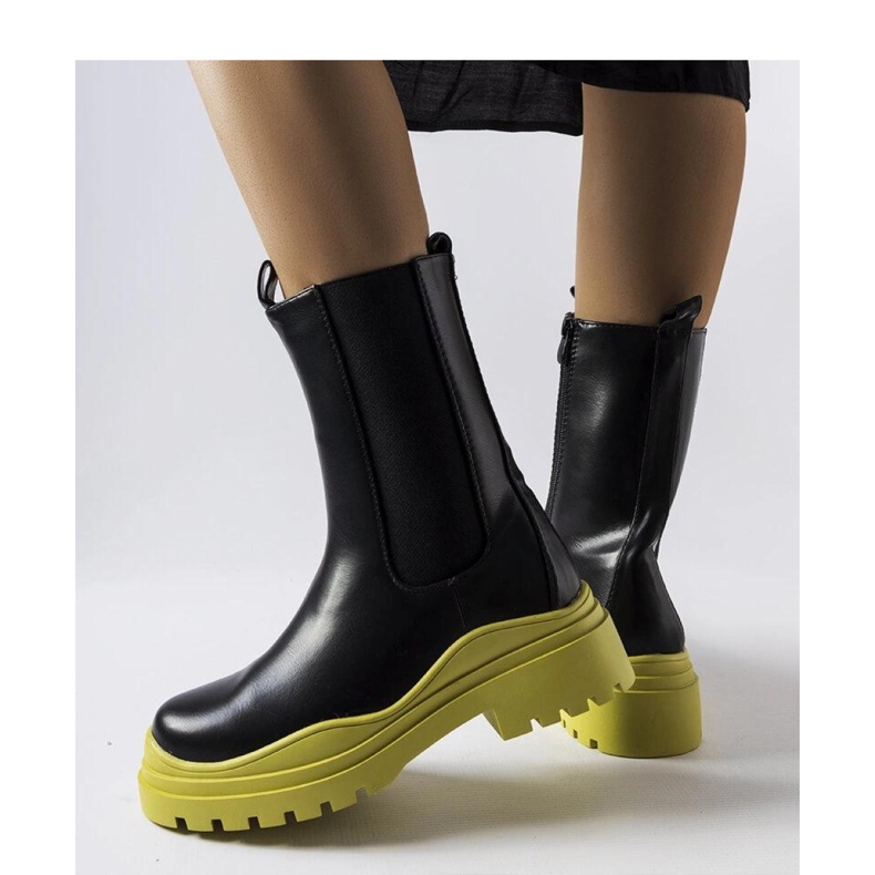 Bottines noires à semelle colorée 1