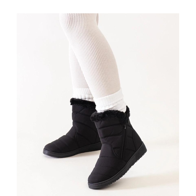 Bottes de neige noires ornées de fourrure 1