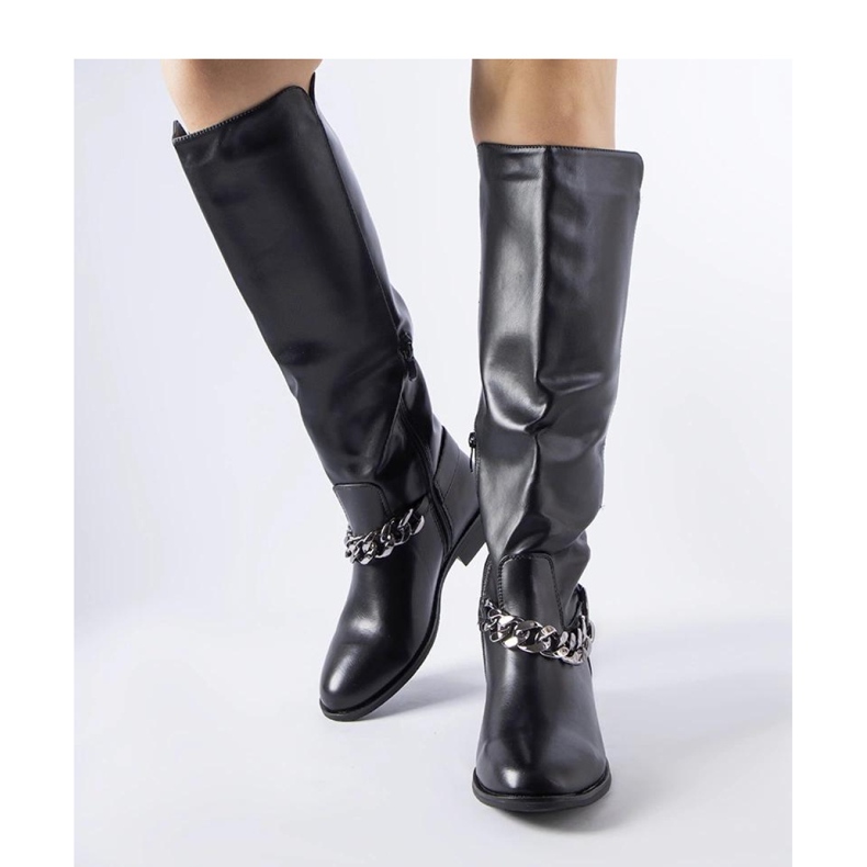 Bottes isolées noires avec chaîne 1