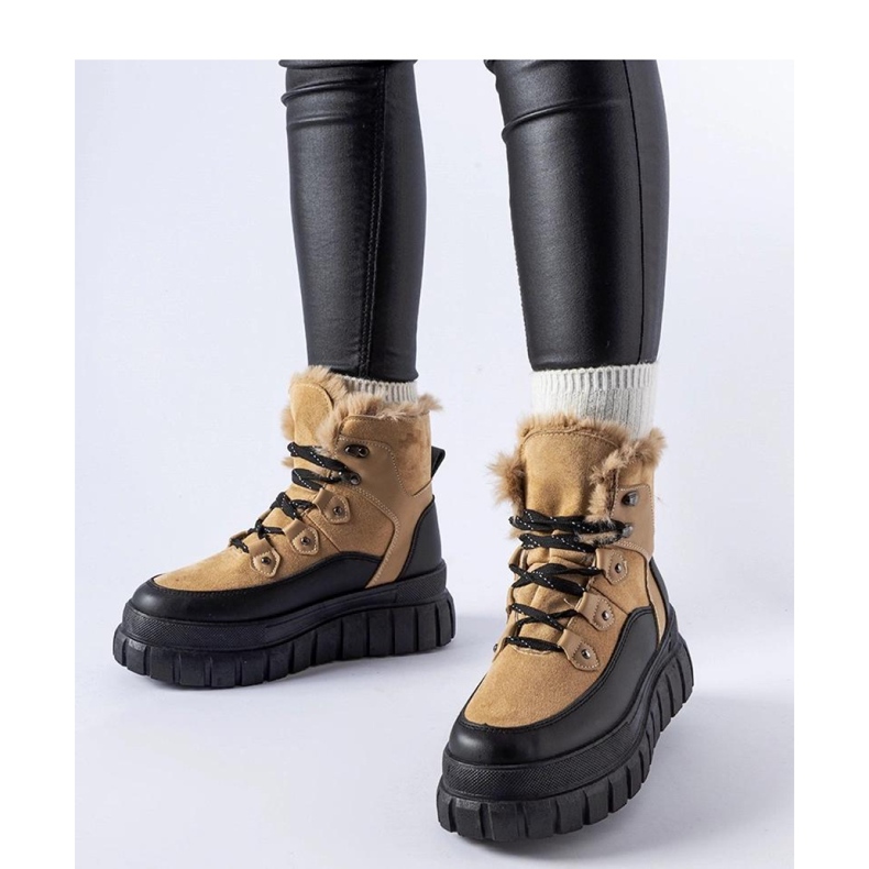 Bottines beiges sur semelle massive 1