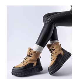 Bottines beiges sur semelle massive 2