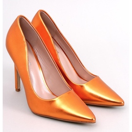Escarpins à talons aiguilles oranges 1